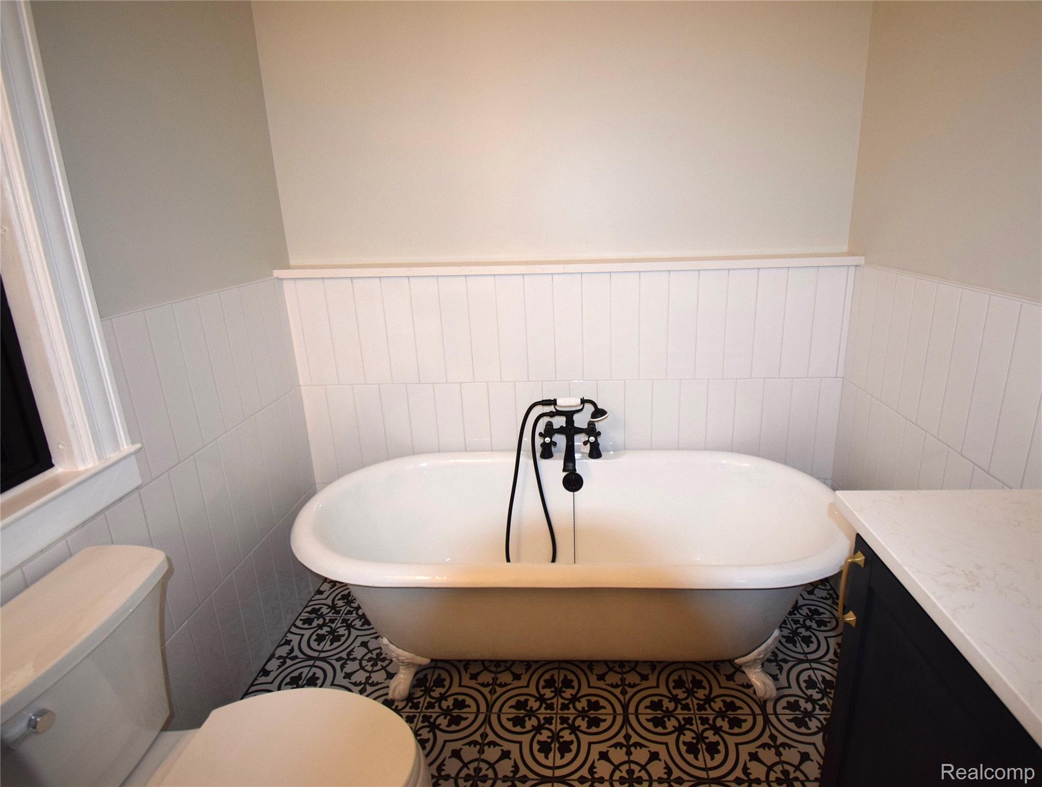 45669 Cass Avenue Property Photo 25