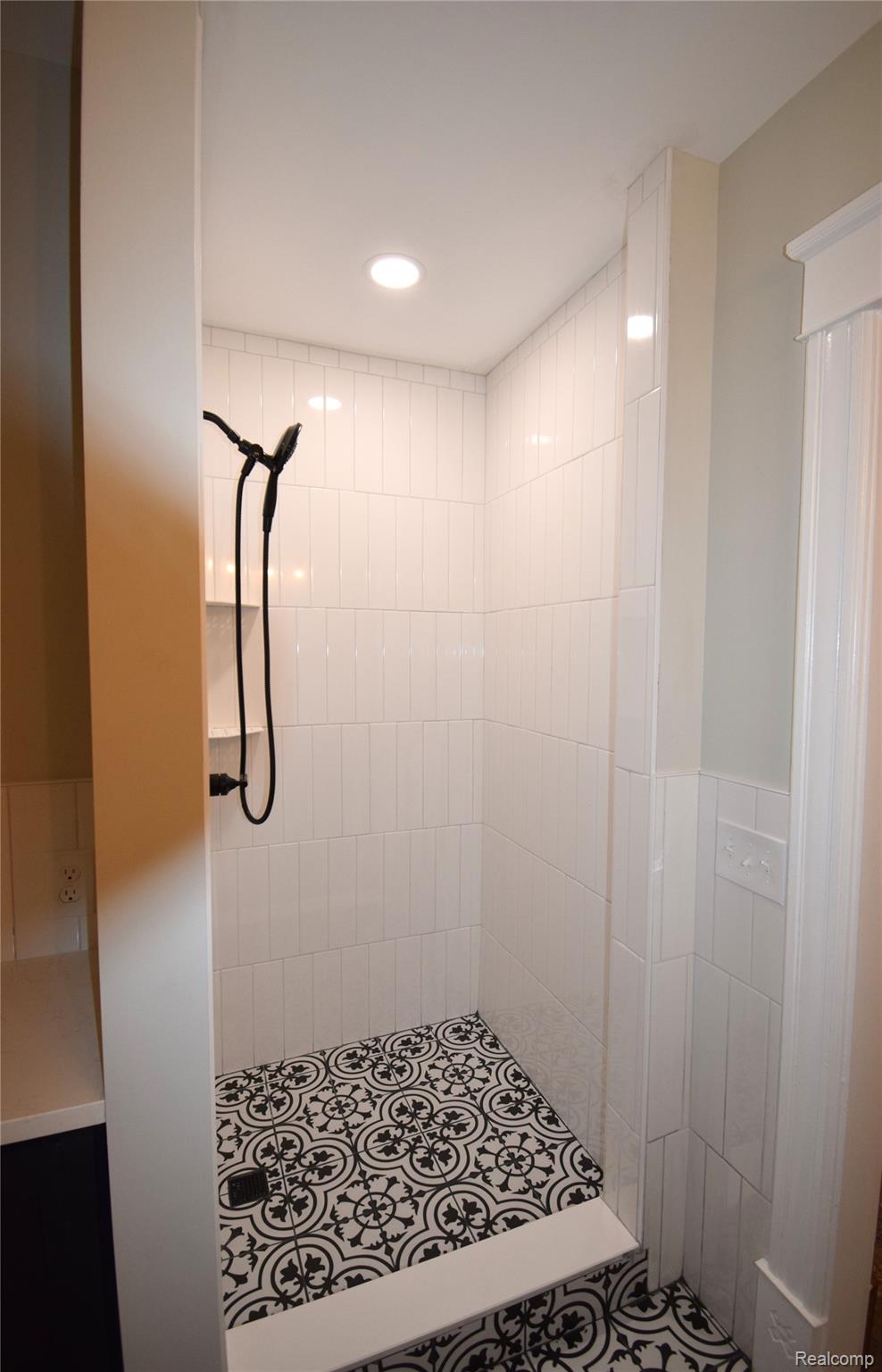 45669 Cass Avenue Property Photo 26