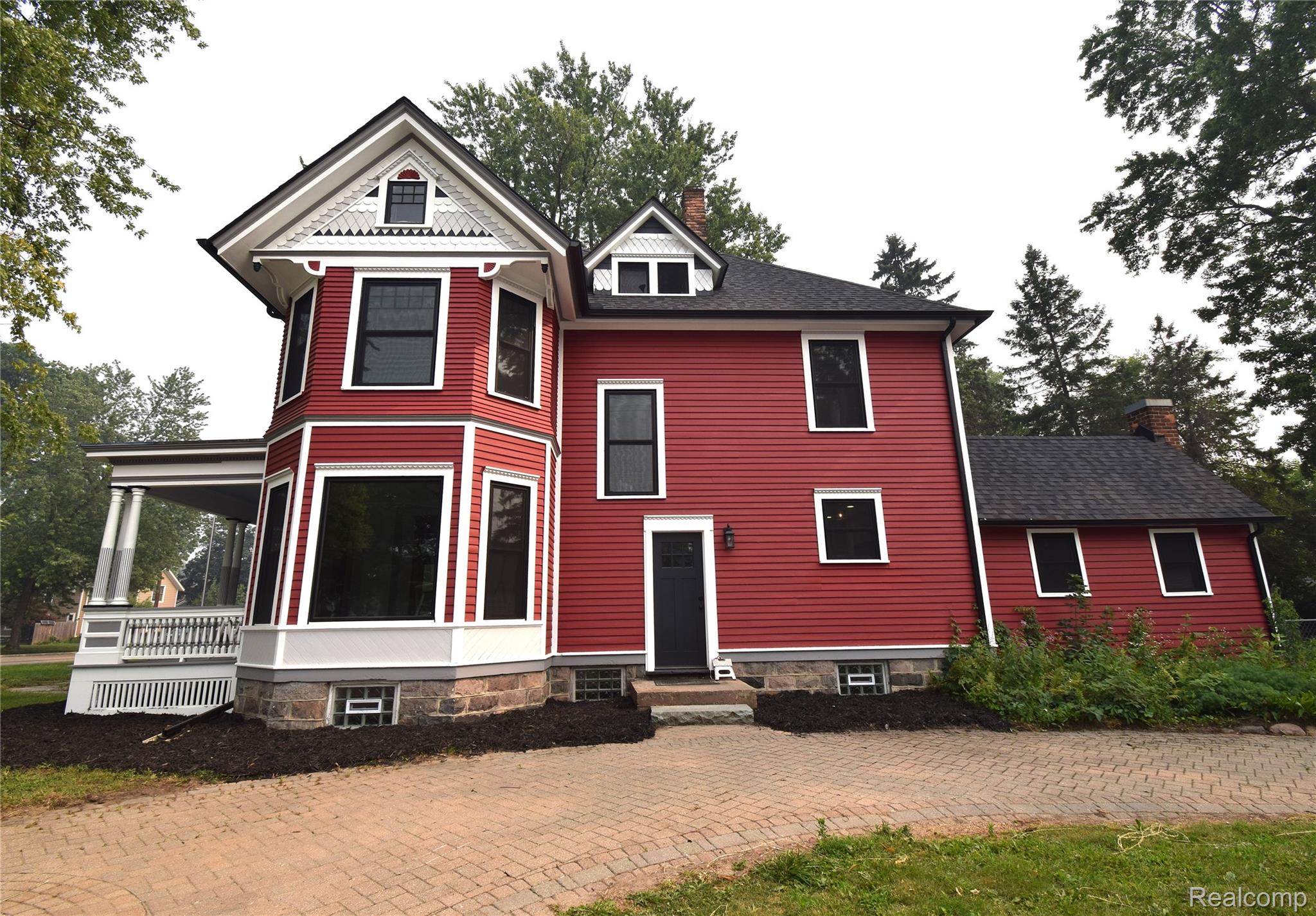 45669 Cass Avenue Property Photo 28