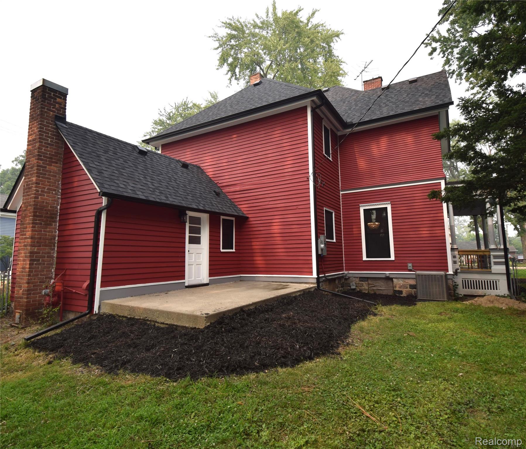 45669 Cass Avenue Property Photo 31