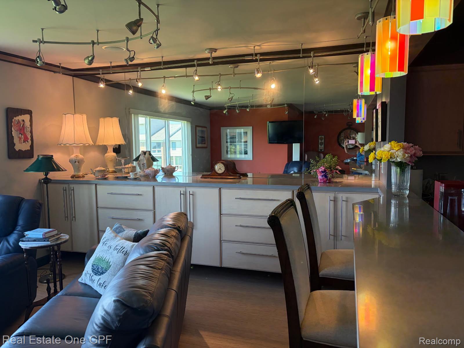 1660 River Road Property Photo 8
