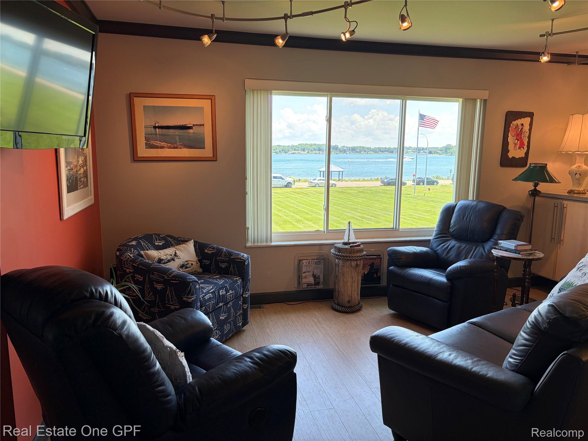 1660 River Road Property Photo 11