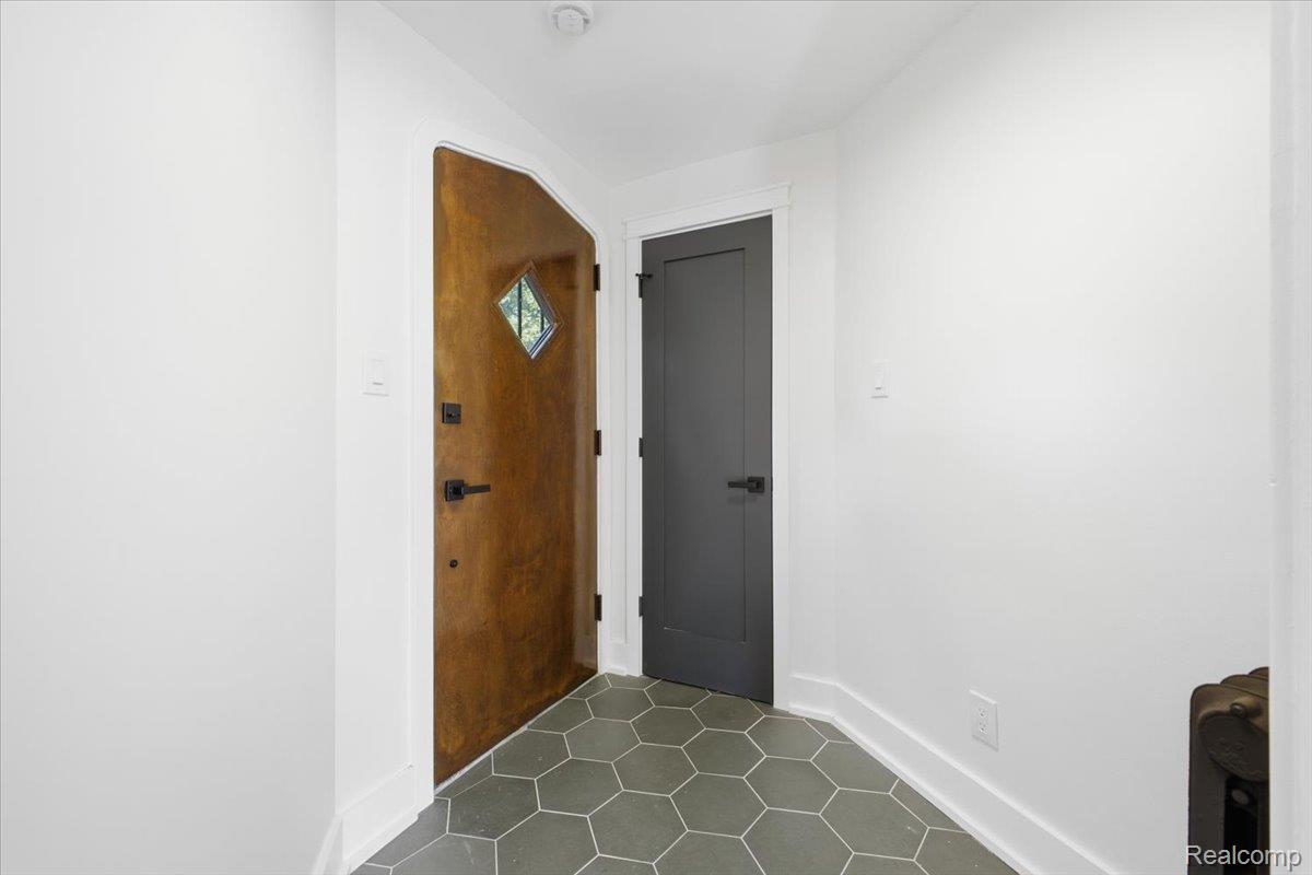 18084 Birchcrest Drive Property Photo 5