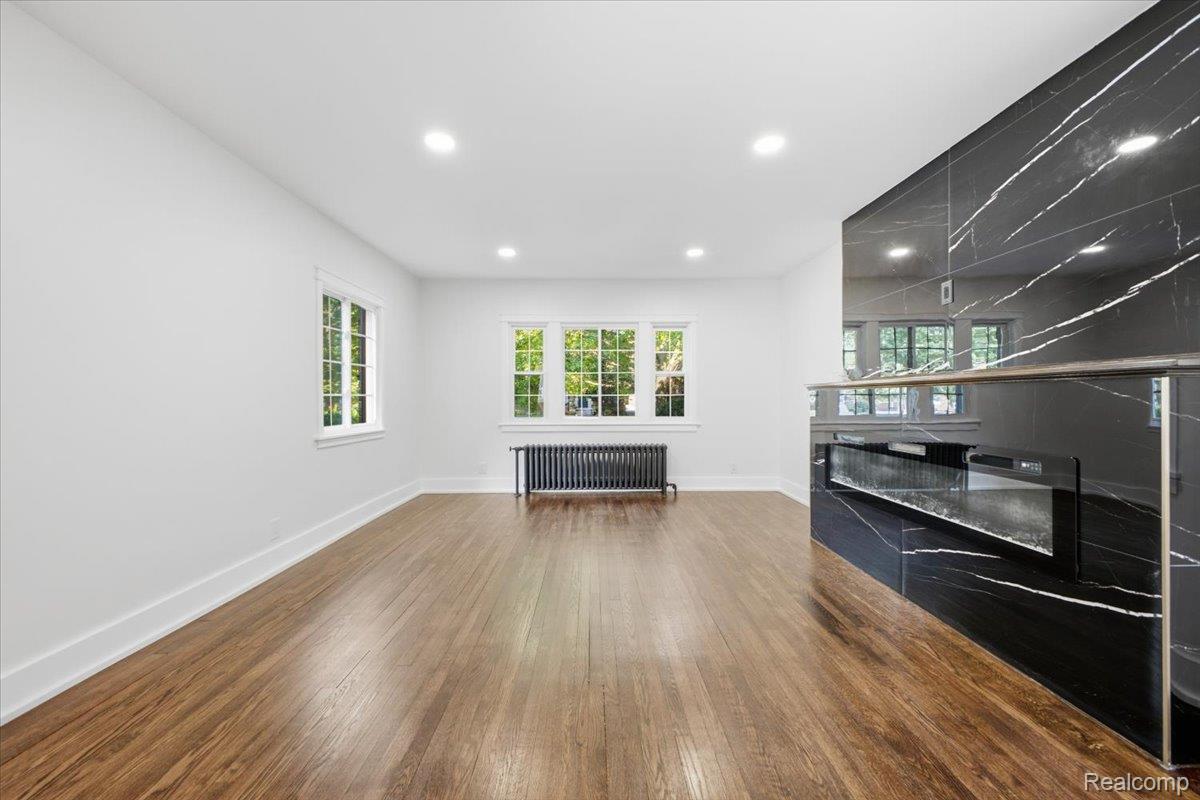 18084 Birchcrest Drive Property Photo 10