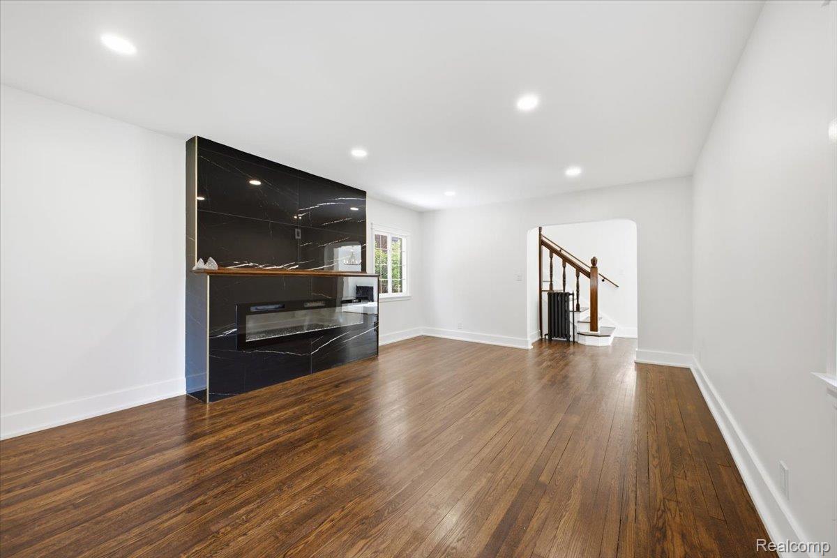 18084 Birchcrest Drive Property Photo 11