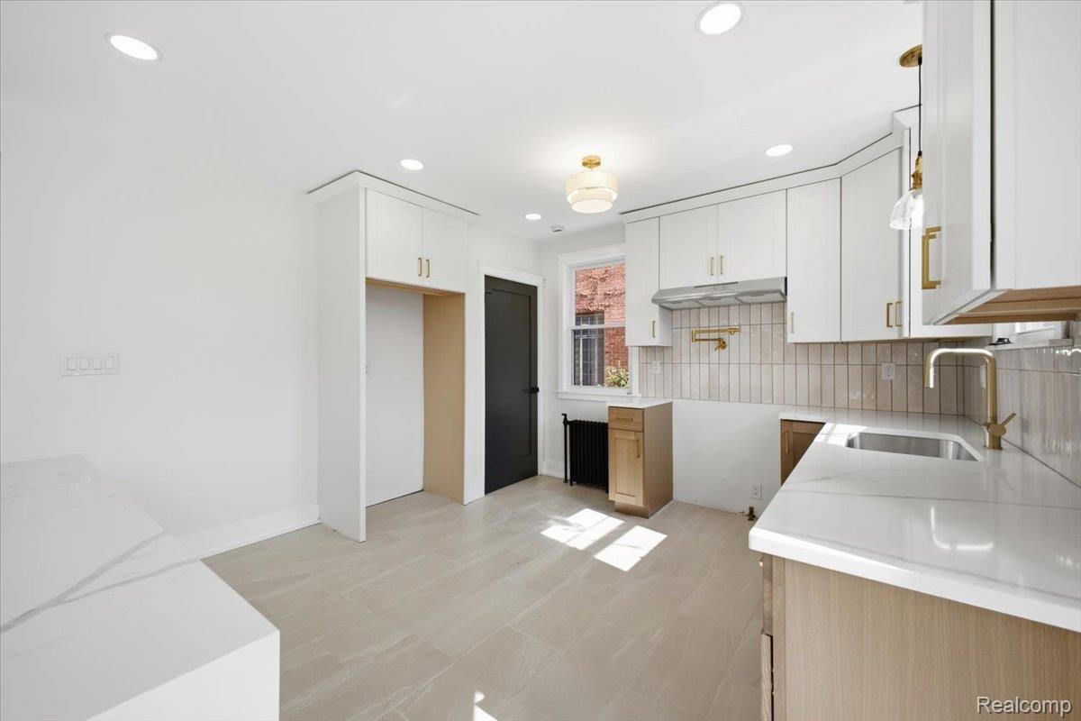 18084 Birchcrest Drive Property Photo 14