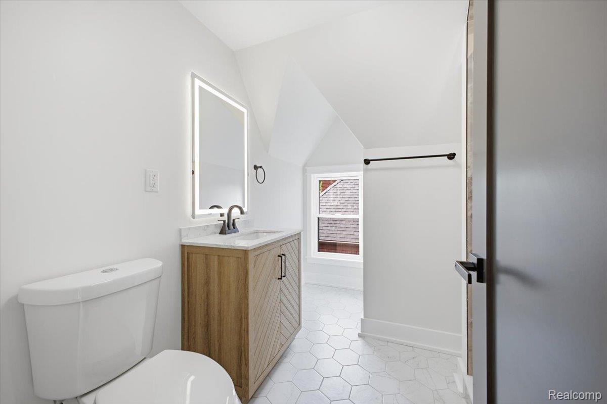18084 Birchcrest Drive Property Photo 38