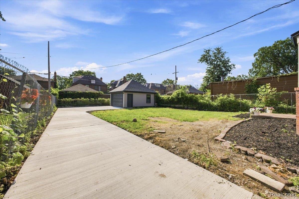 18084 Birchcrest Drive Property Photo 43