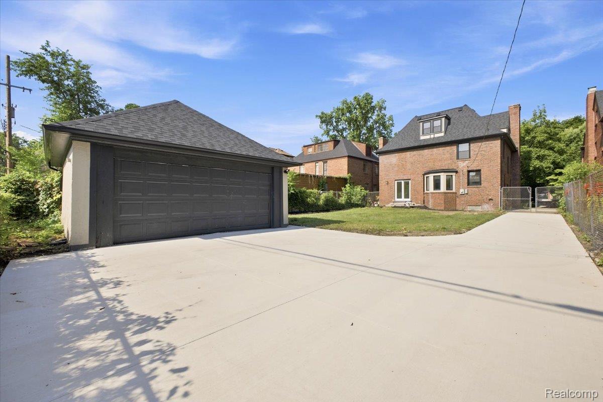 18084 Birchcrest Drive Property Photo 44