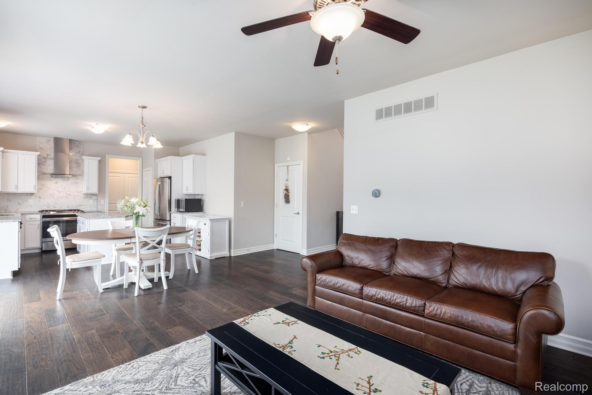 3534 Birchmount Drive Property Photo 10