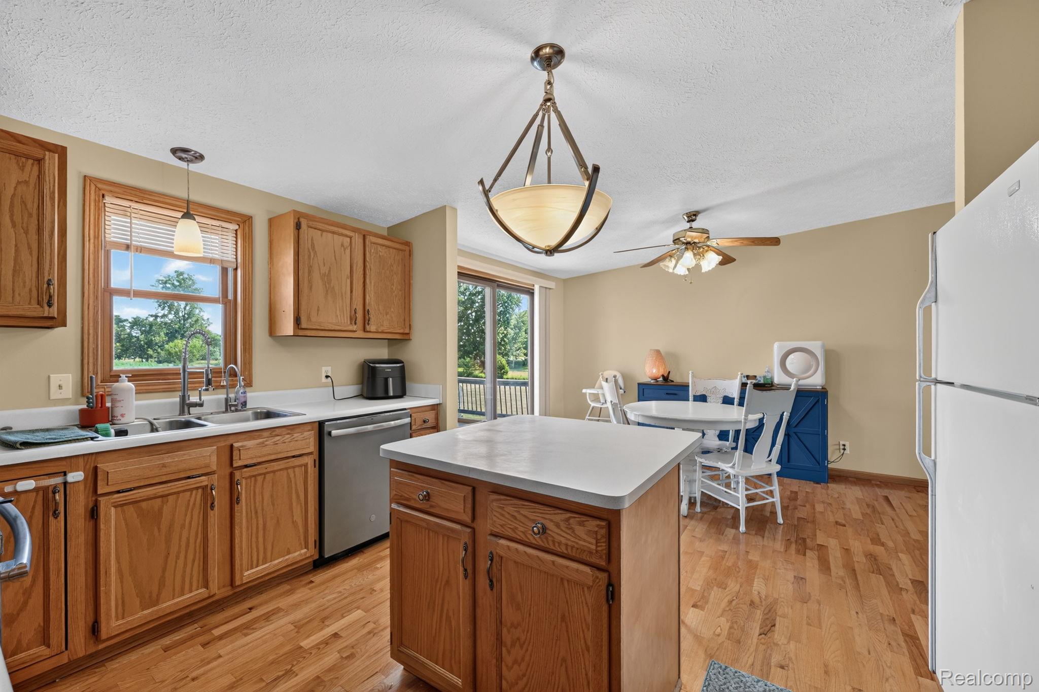 9889 Ditch Road Property Photo 25