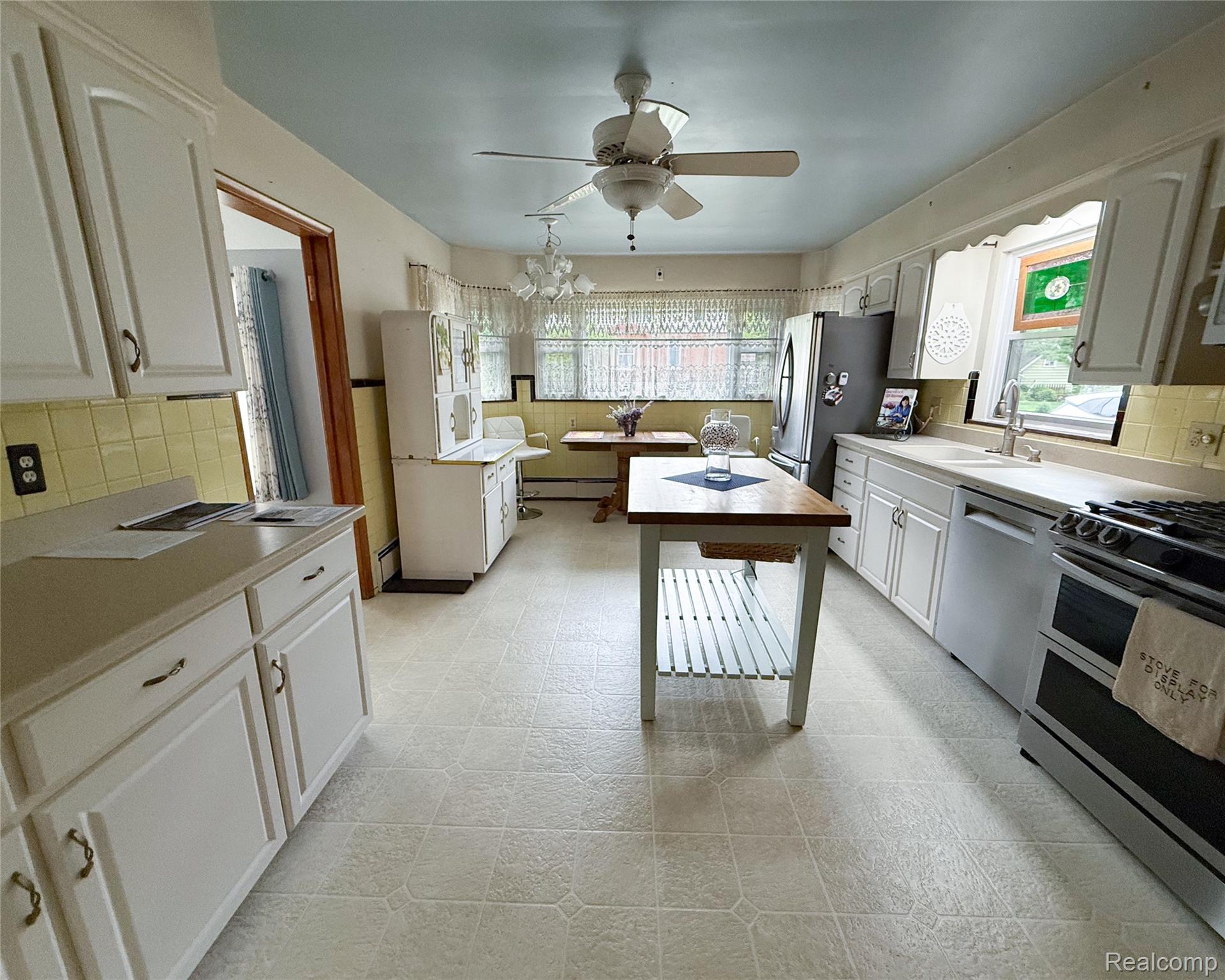 1460 Monroe Street Property Photo 12