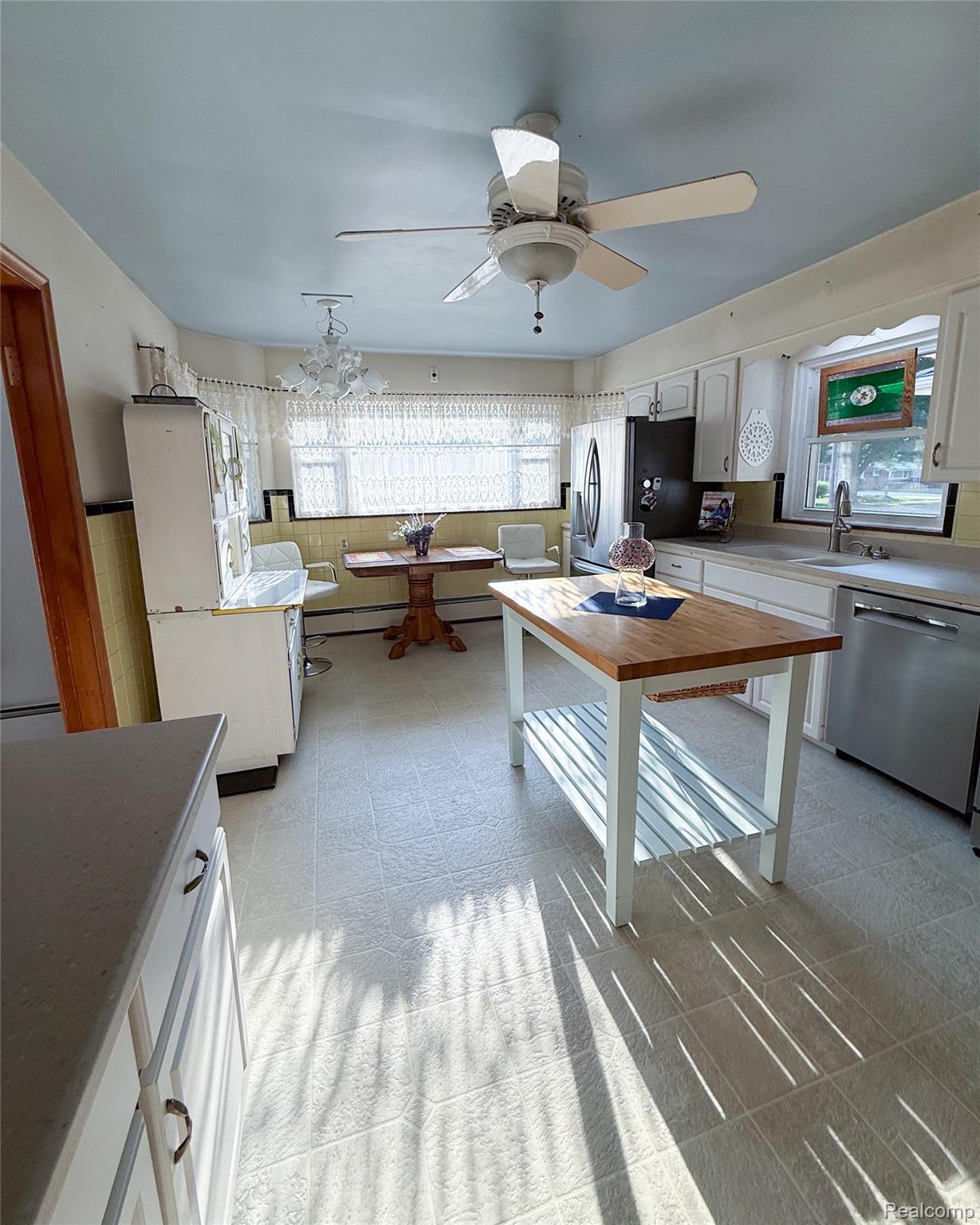 1460 Monroe Street Property Photo 13