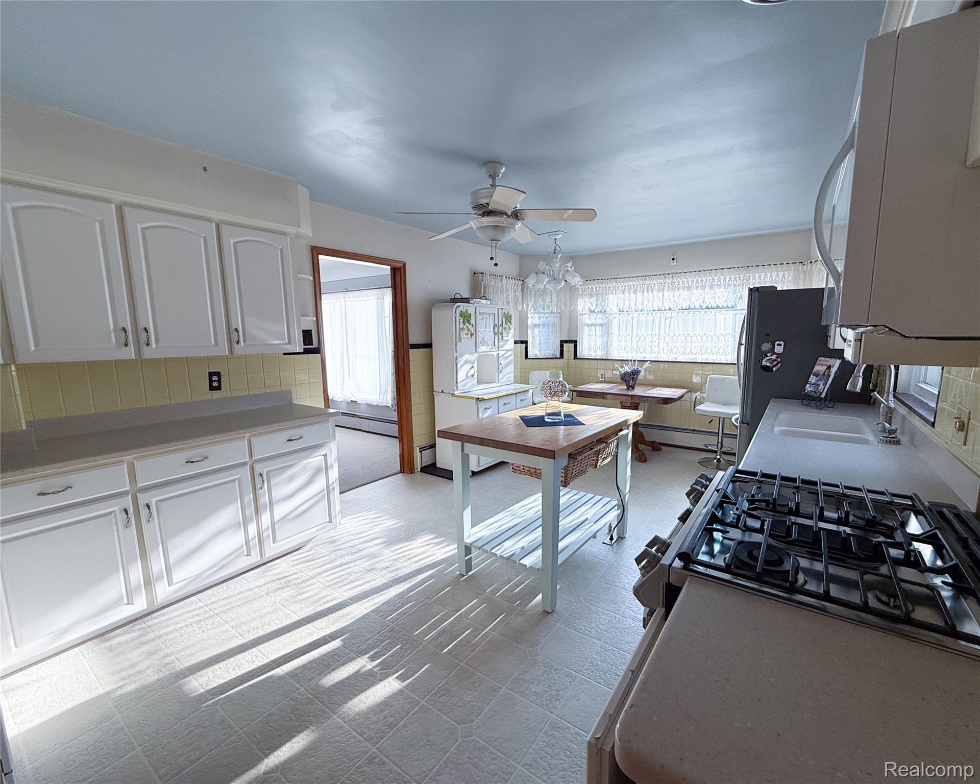 1460 Monroe Street Property Photo 14