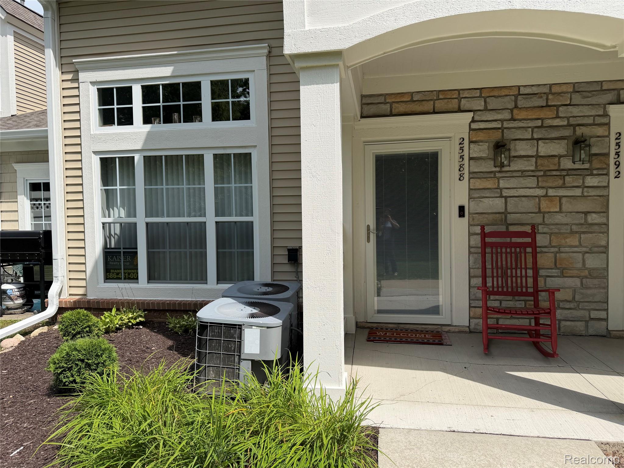 25588 Sun Sail Court Property Photo 3