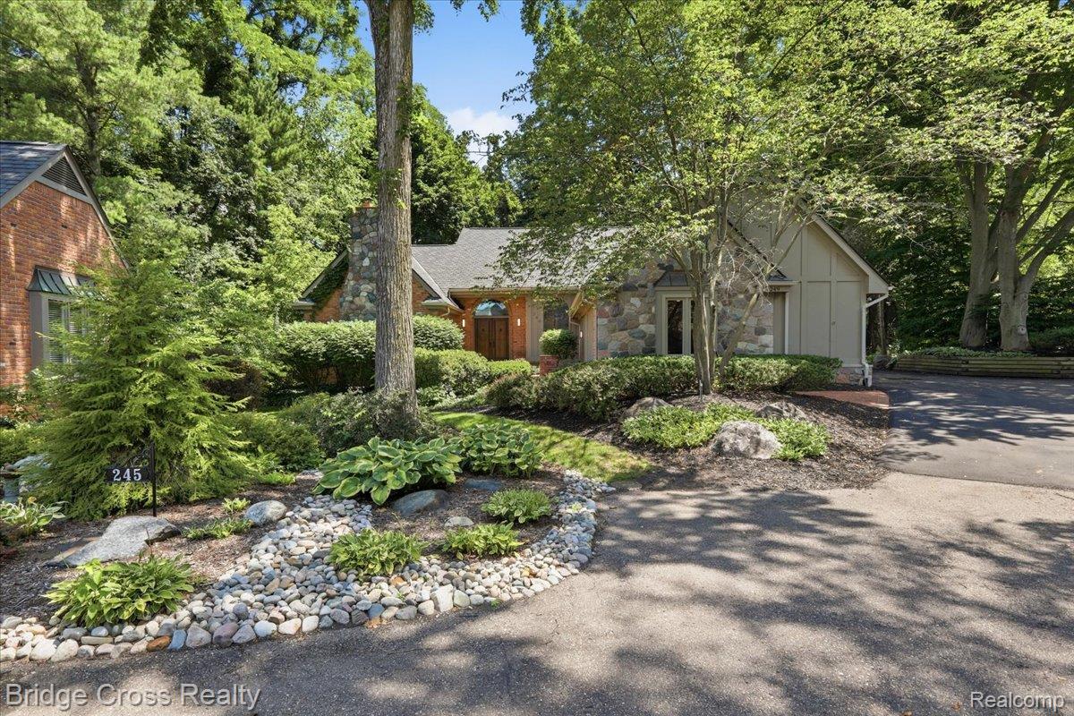 249 Norcliff Drive Property Photo 1