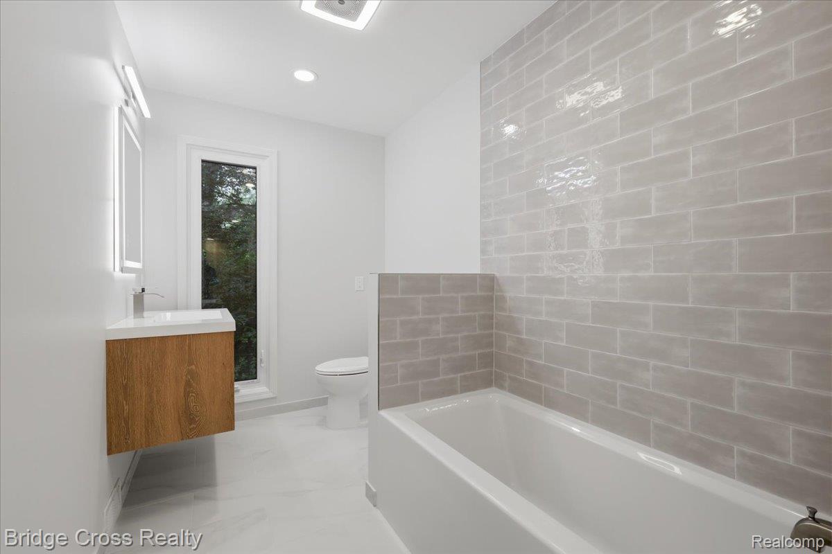 249 Norcliff Drive Property Photo 46