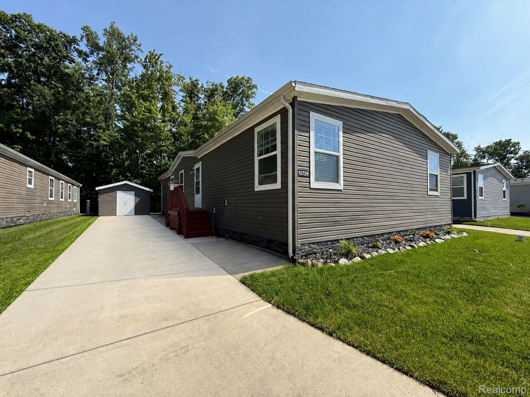 10729 Edwards Lane Property Photo 1