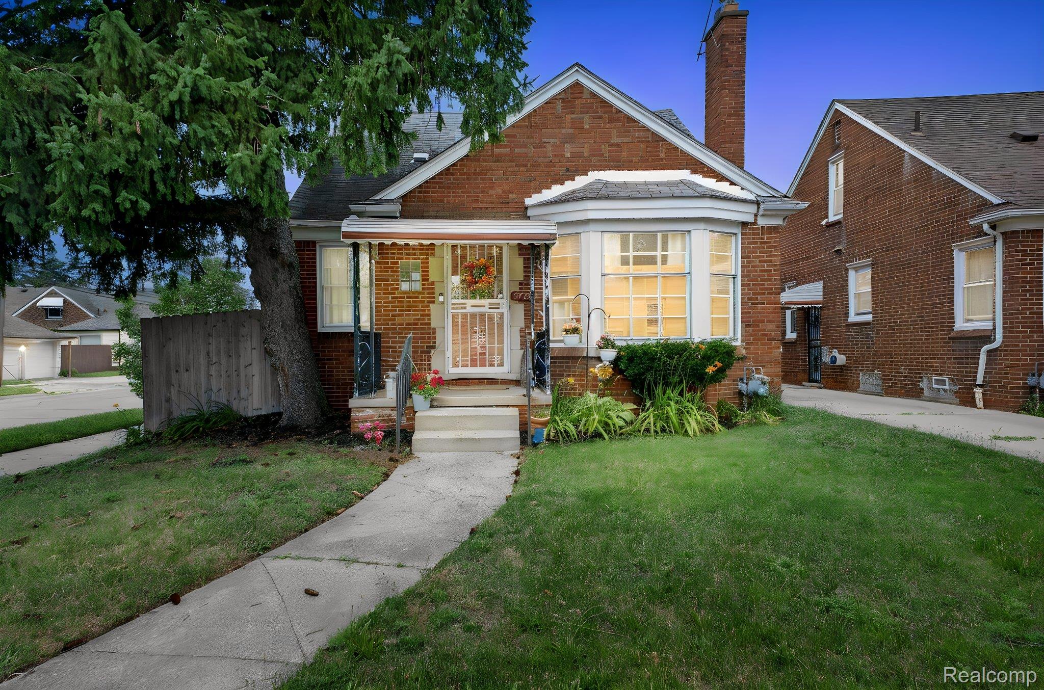 17501 Mendota Street Property Photo 2