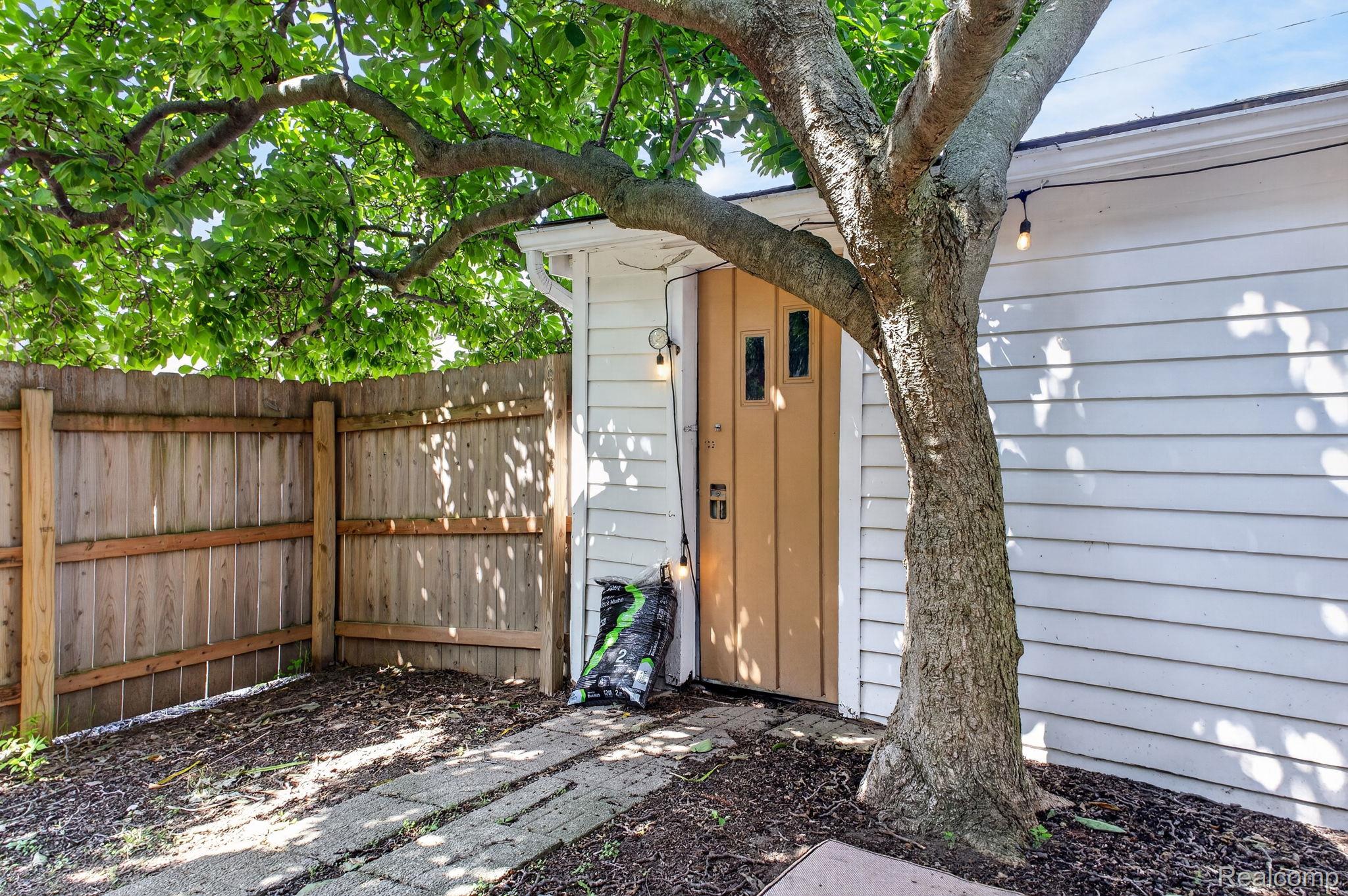 17501 Mendota Street Property Photo 28