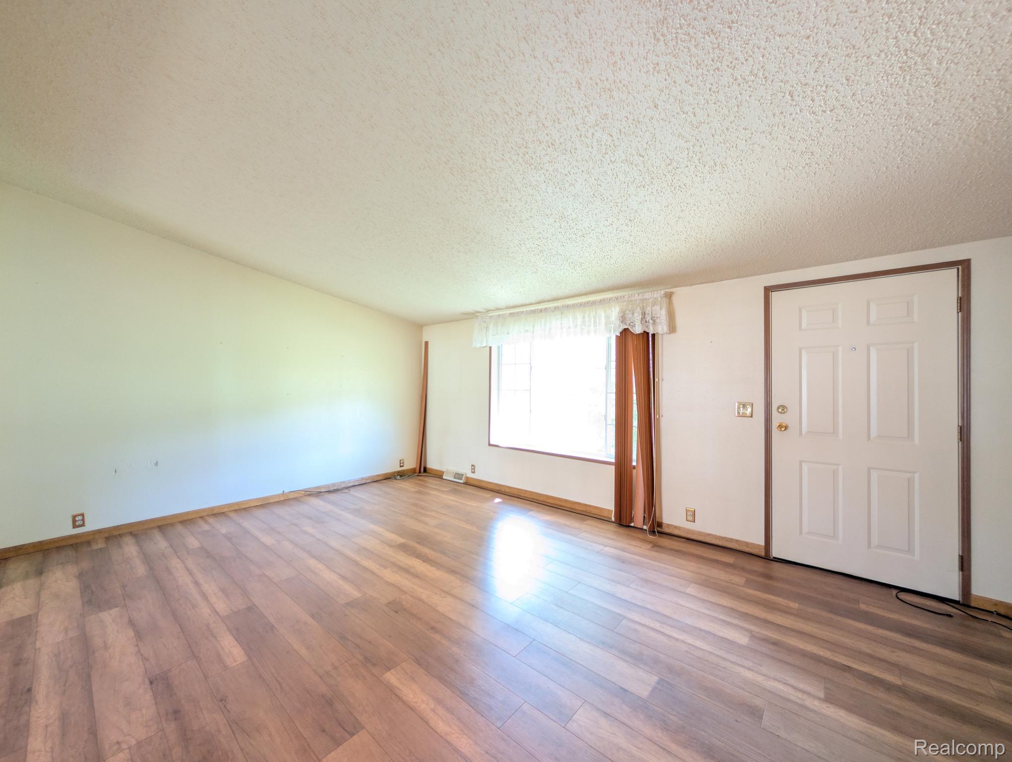 4024 E 54th Street Property Photo 2