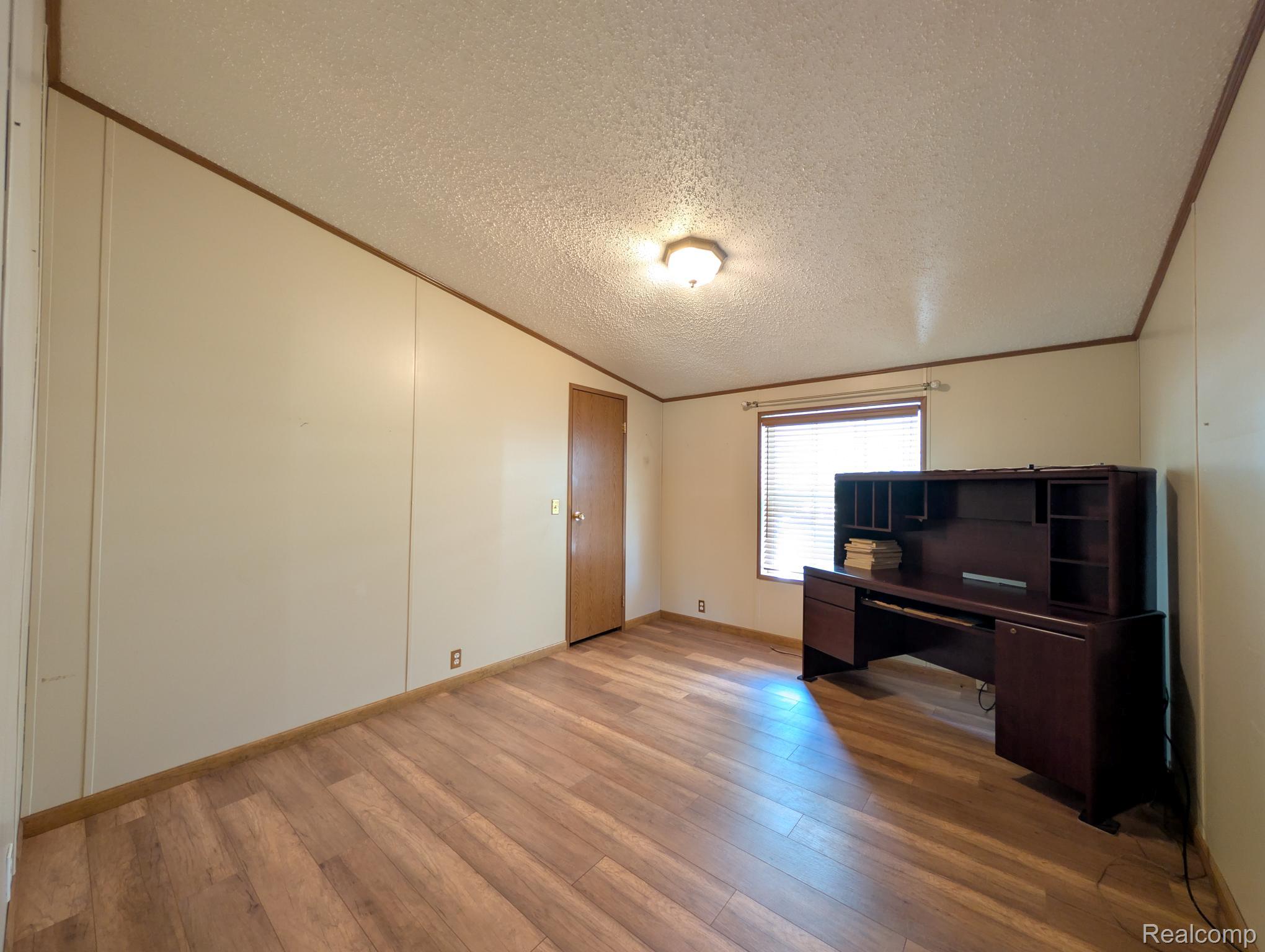 4024 E 54th Street Property Photo 3