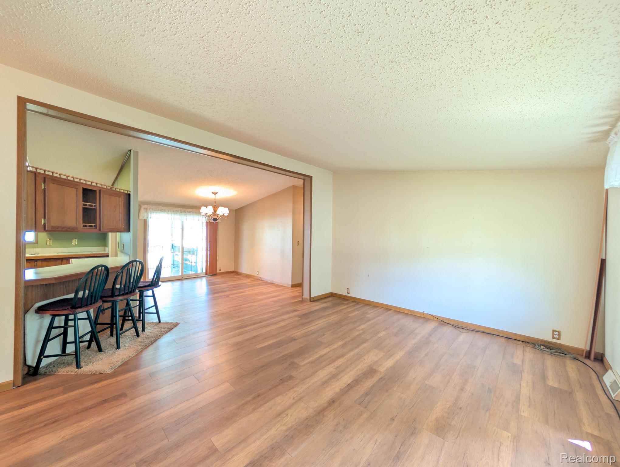 4024 E 54th Street Property Photo 6