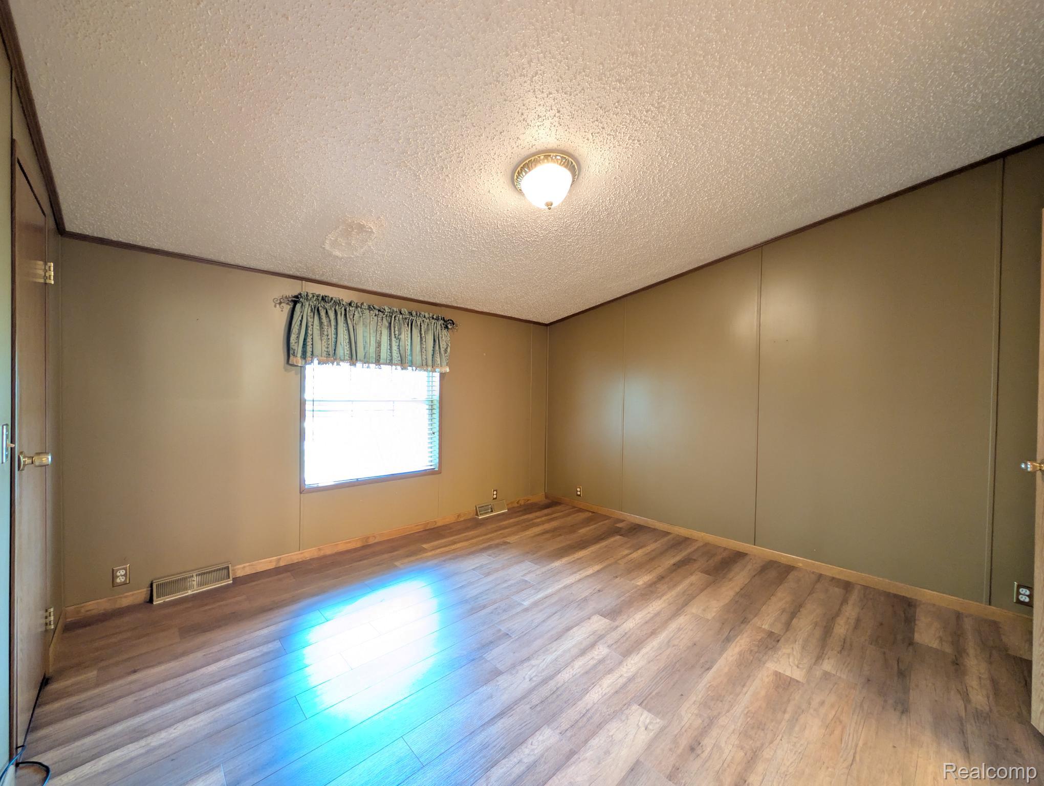 4024 E 54th Street Property Photo 14