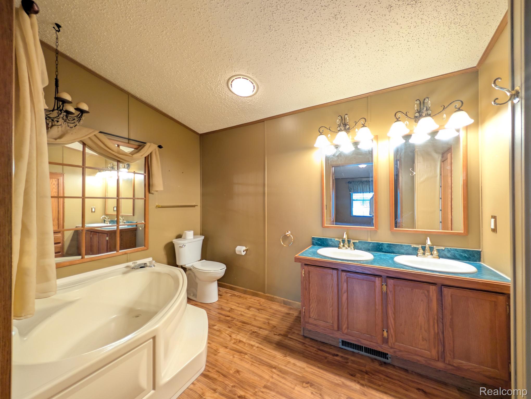 4024 E 54th Street Property Photo 16