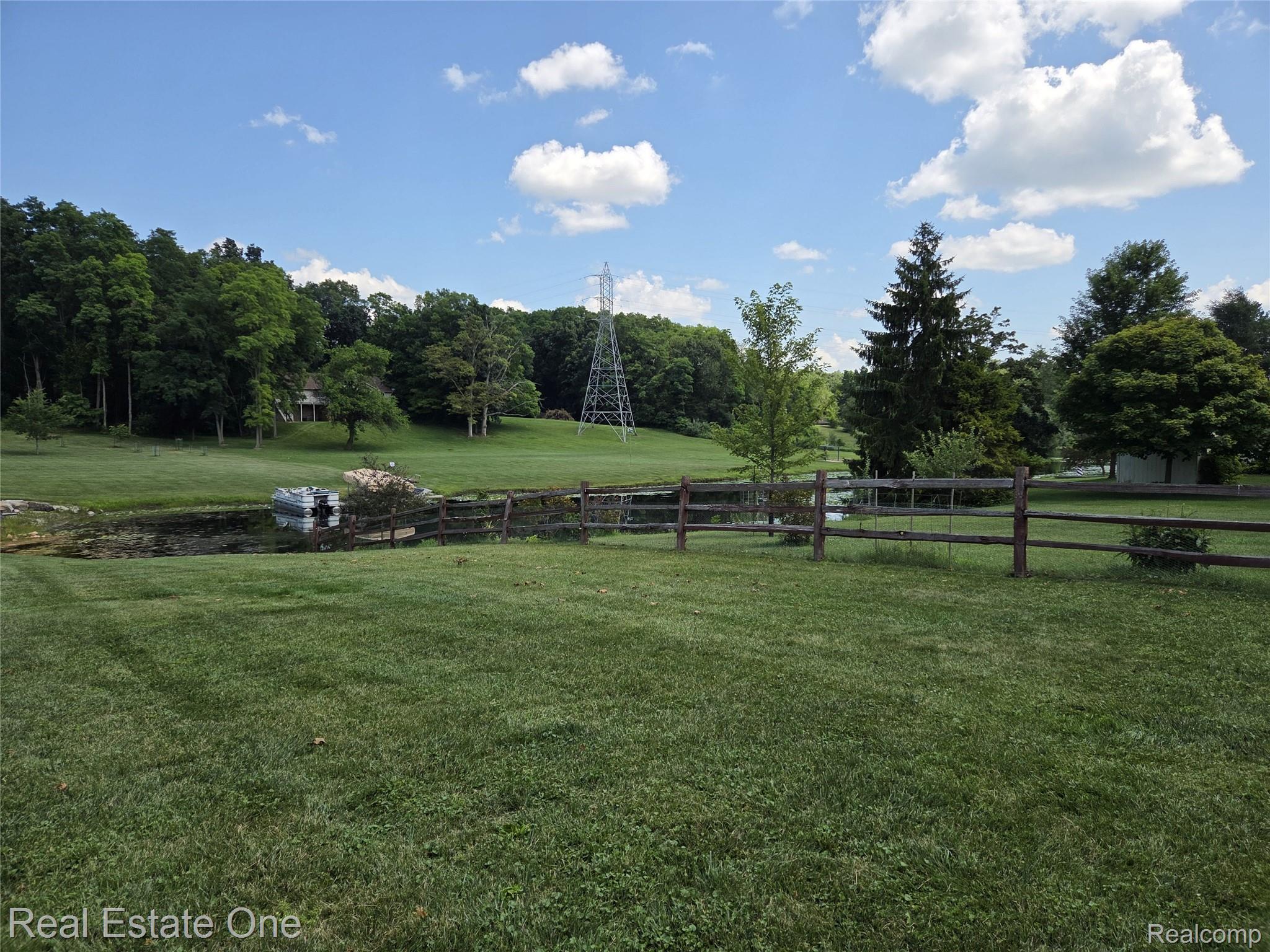 10911 Devils Lake Highway Property Photo 4