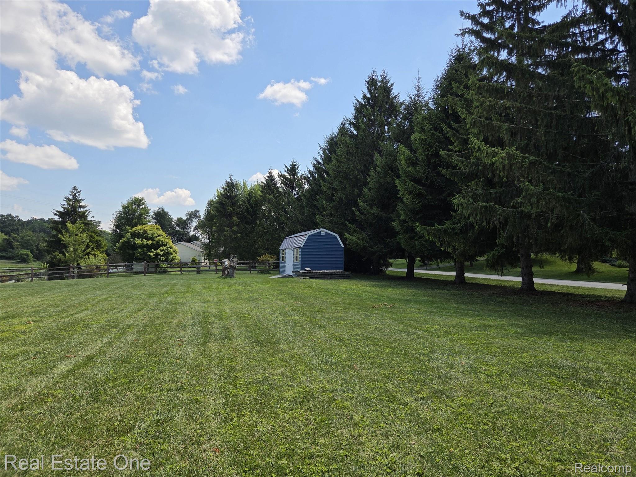 10911 Devils Lake Highway Property Photo 5
