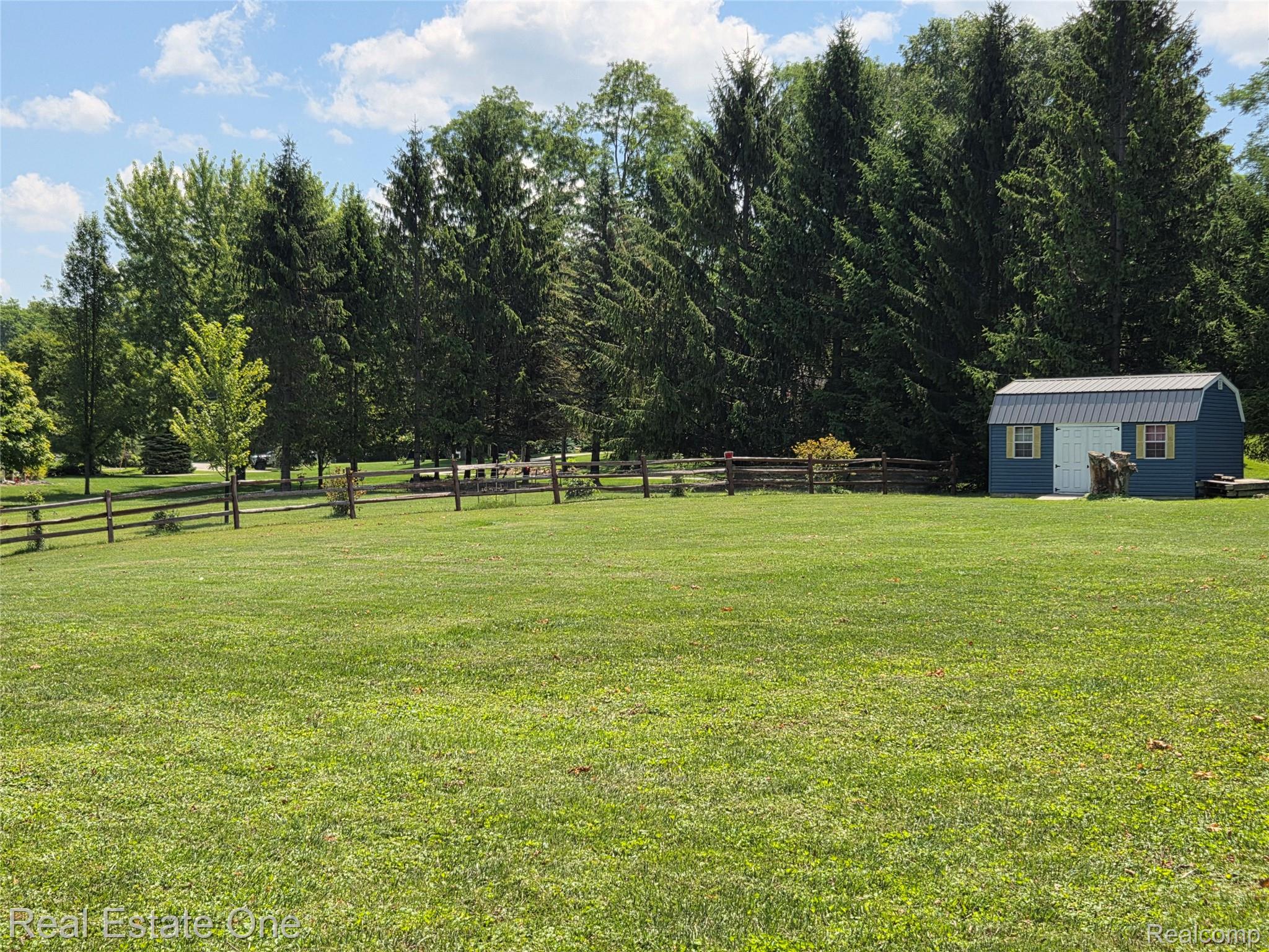 10911 Devils Lake Highway Property Photo 6