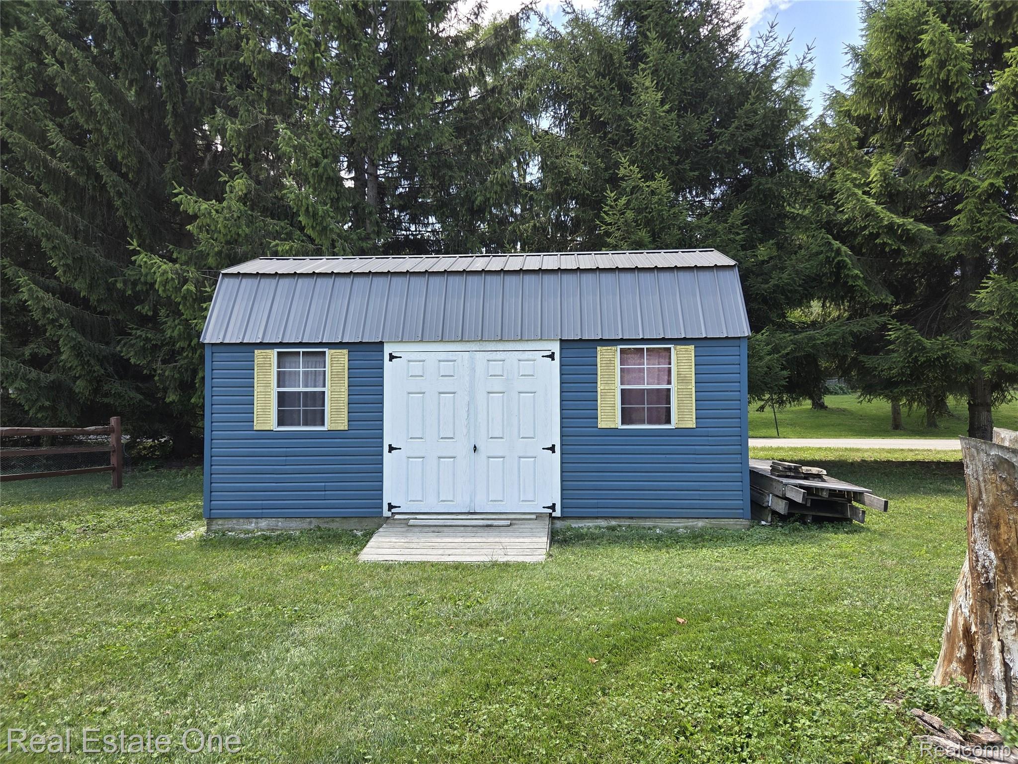 10911 Devils Lake Highway Property Photo 7