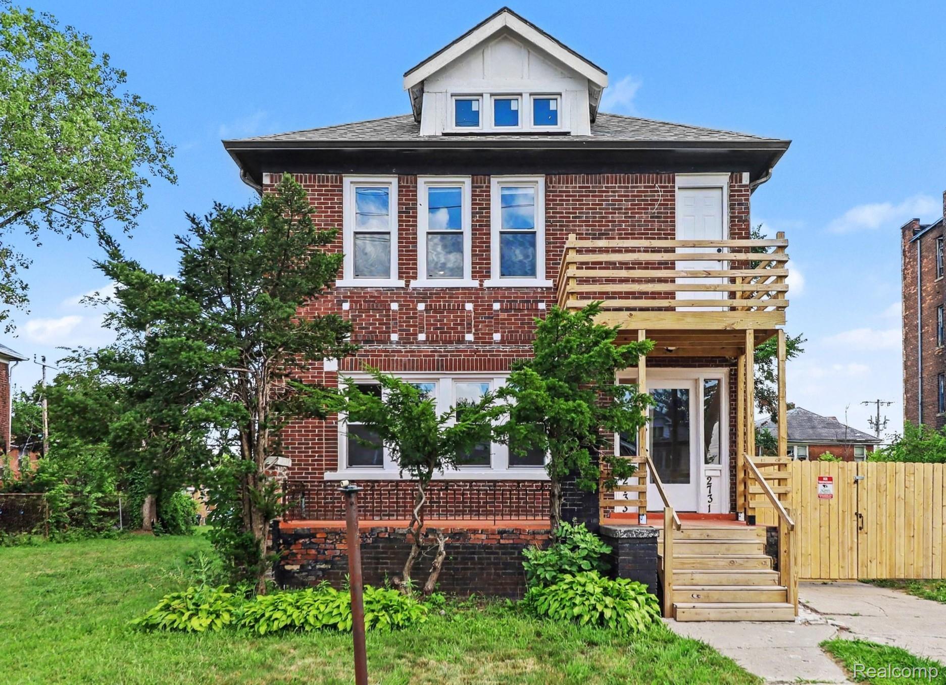 2731 & 2733 Elmhurst Street Property Photo 1