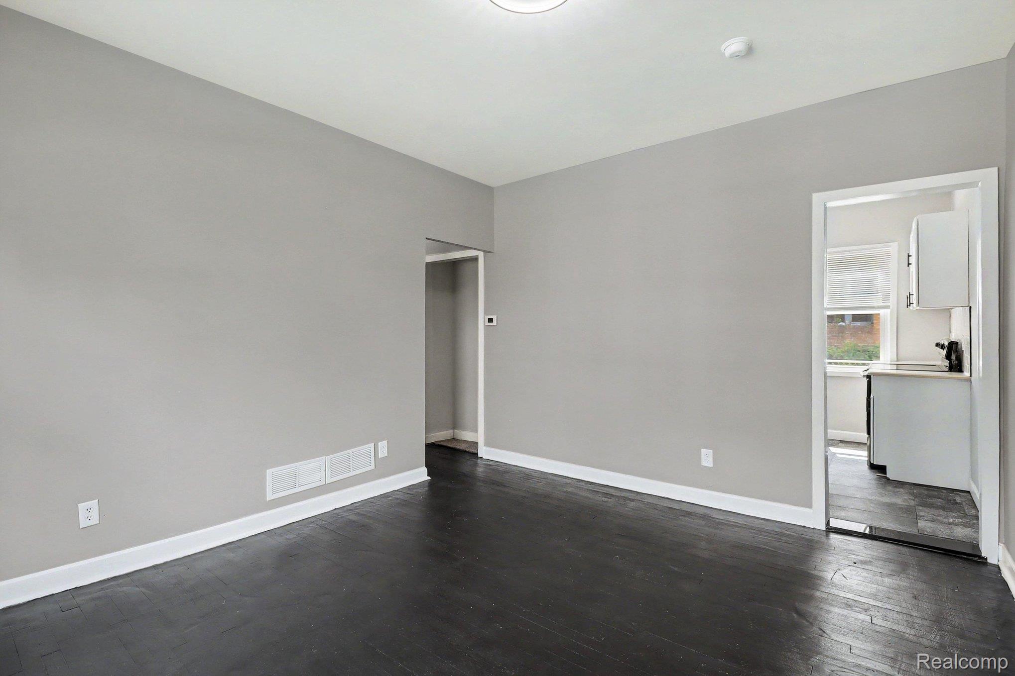 2731 & 2733 Elmhurst Street Property Photo 6