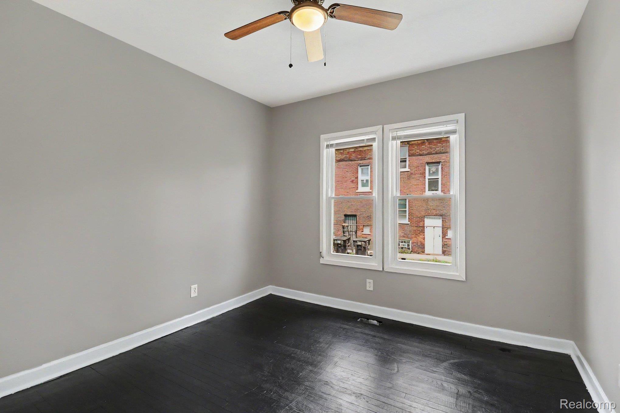 2731 & 2733 Elmhurst Street Property Photo 9