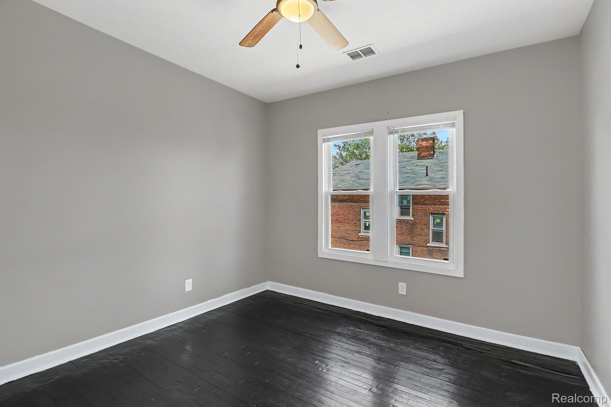 2731 & 2733 Elmhurst Street Property Photo 11