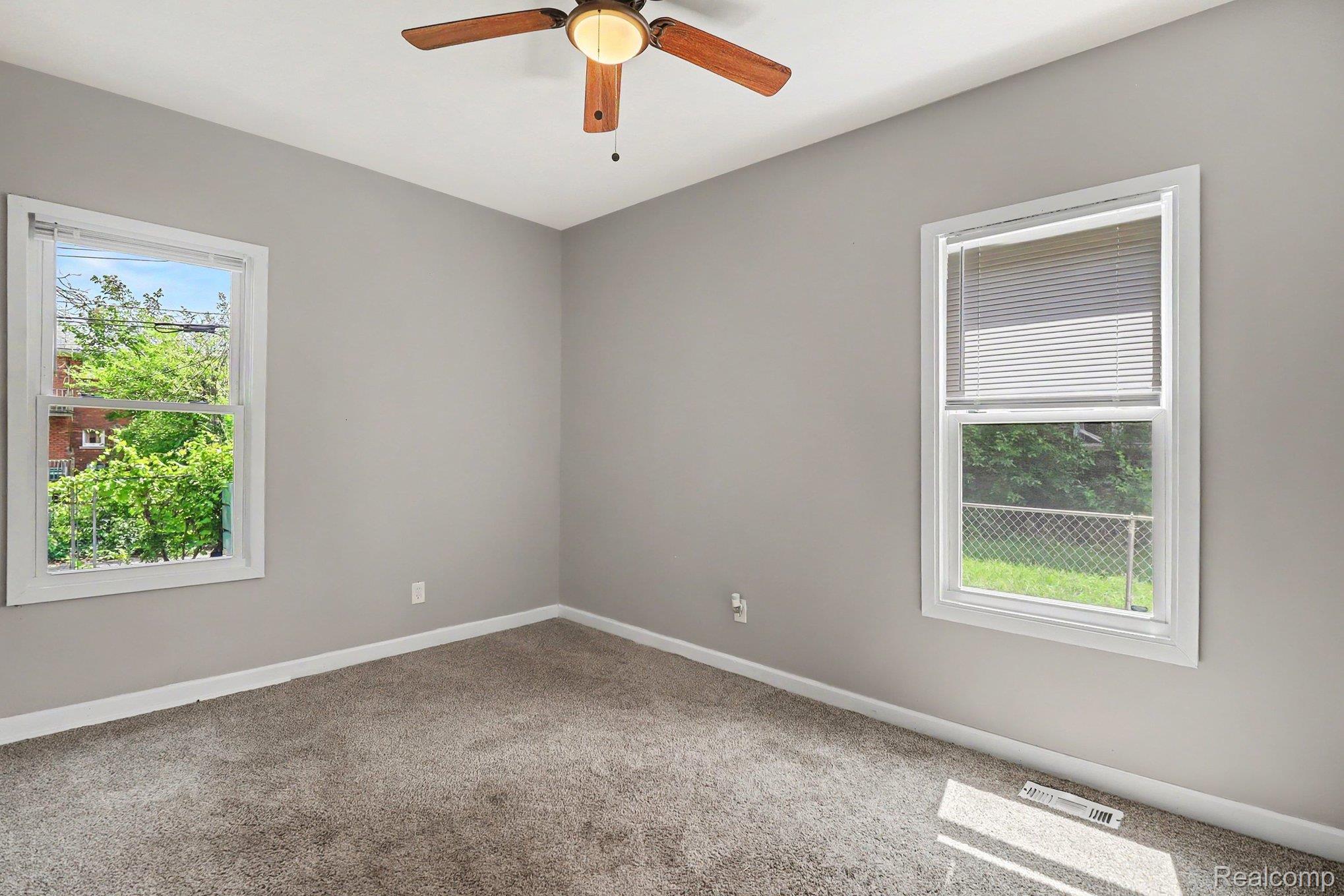2731 & 2733 Elmhurst Street Property Photo 12