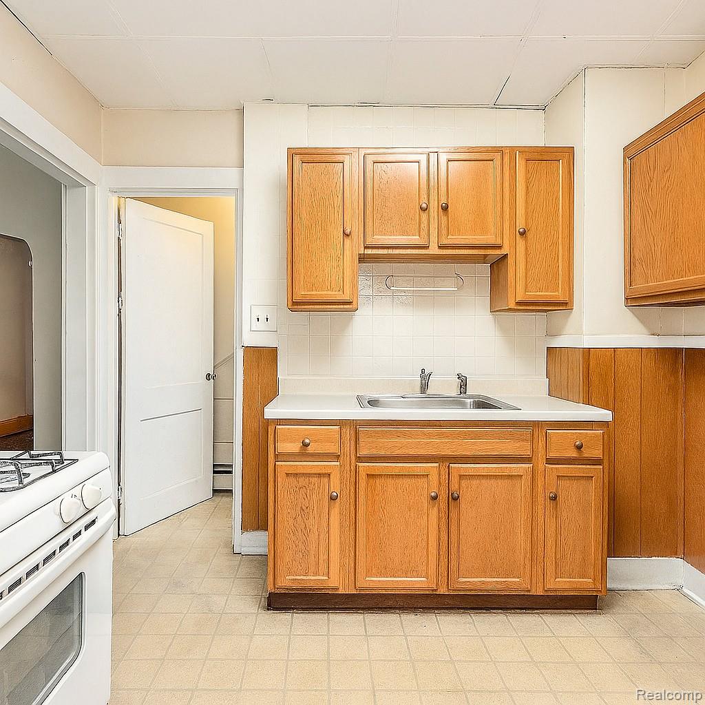 463 Kitchener Street Property Photo 4