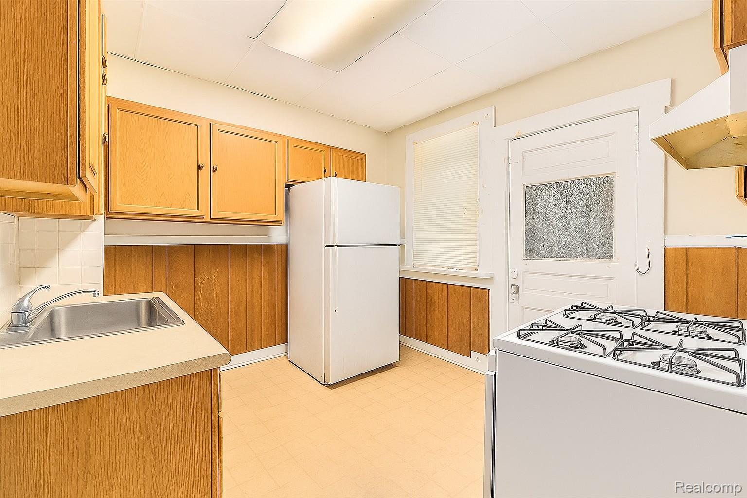 463 Kitchener Street Property Photo 5