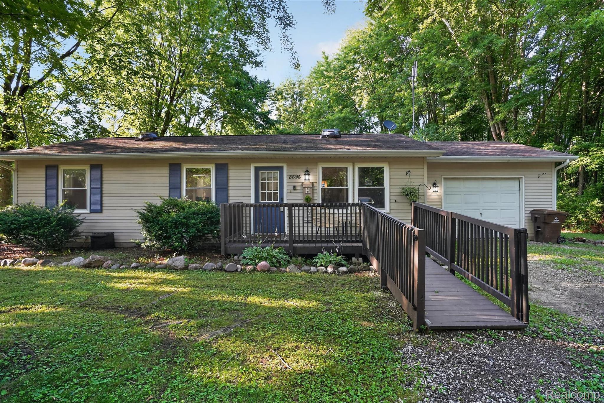 8696 Sargent Road Property Photo 1