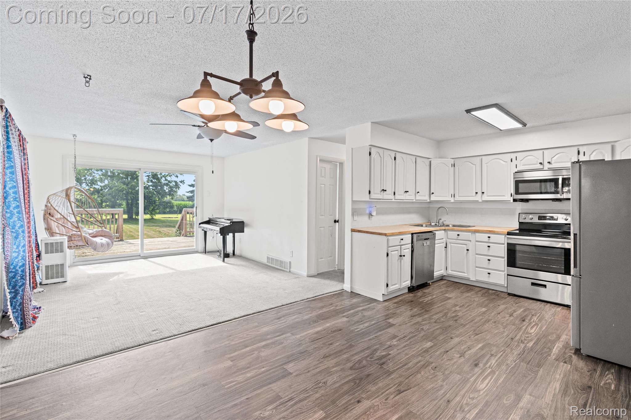 9204 Bray Road Property Photo 3