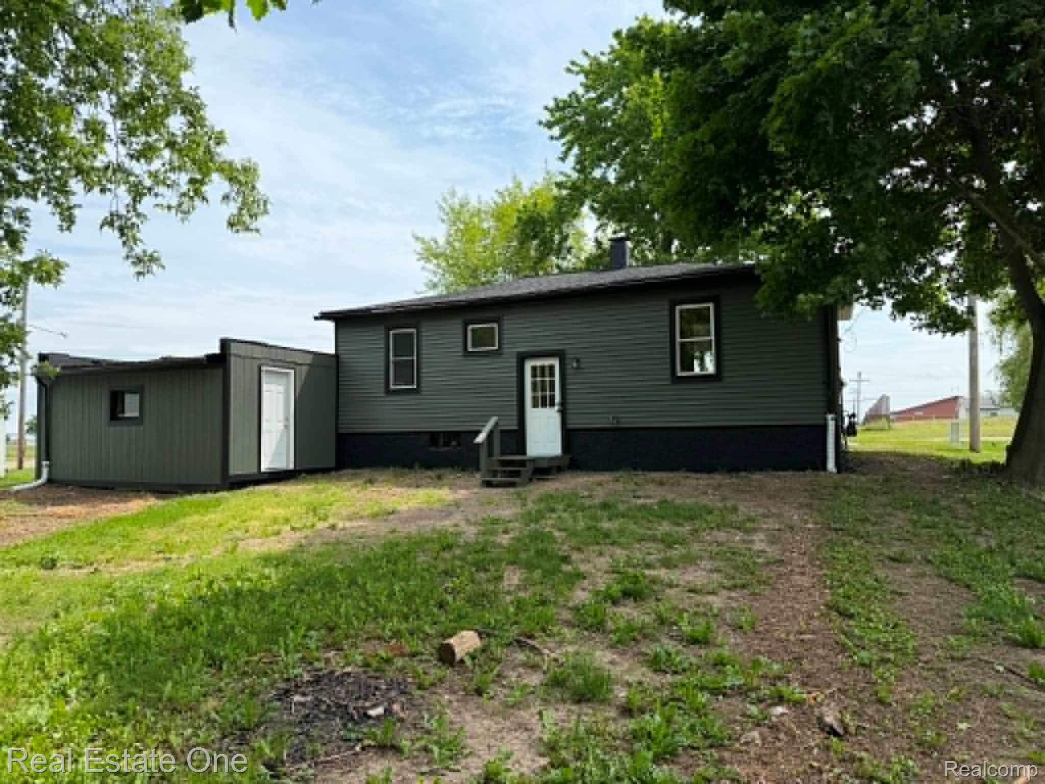 3585 Marcus Street Property Photo 4