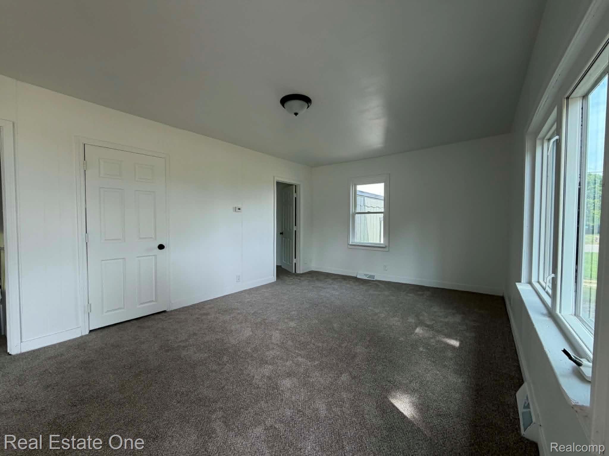 3585 Marcus Street Property Photo 5