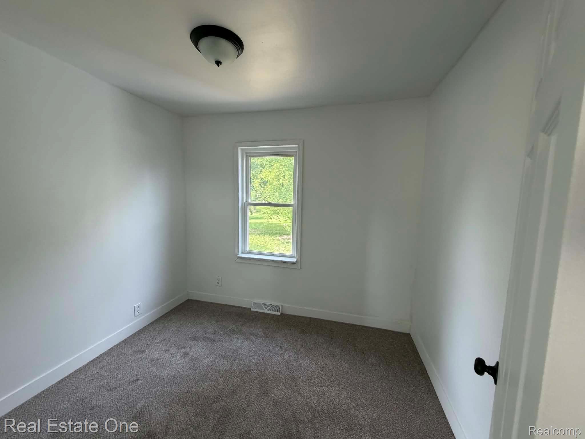 3585 Marcus Street Property Photo 7