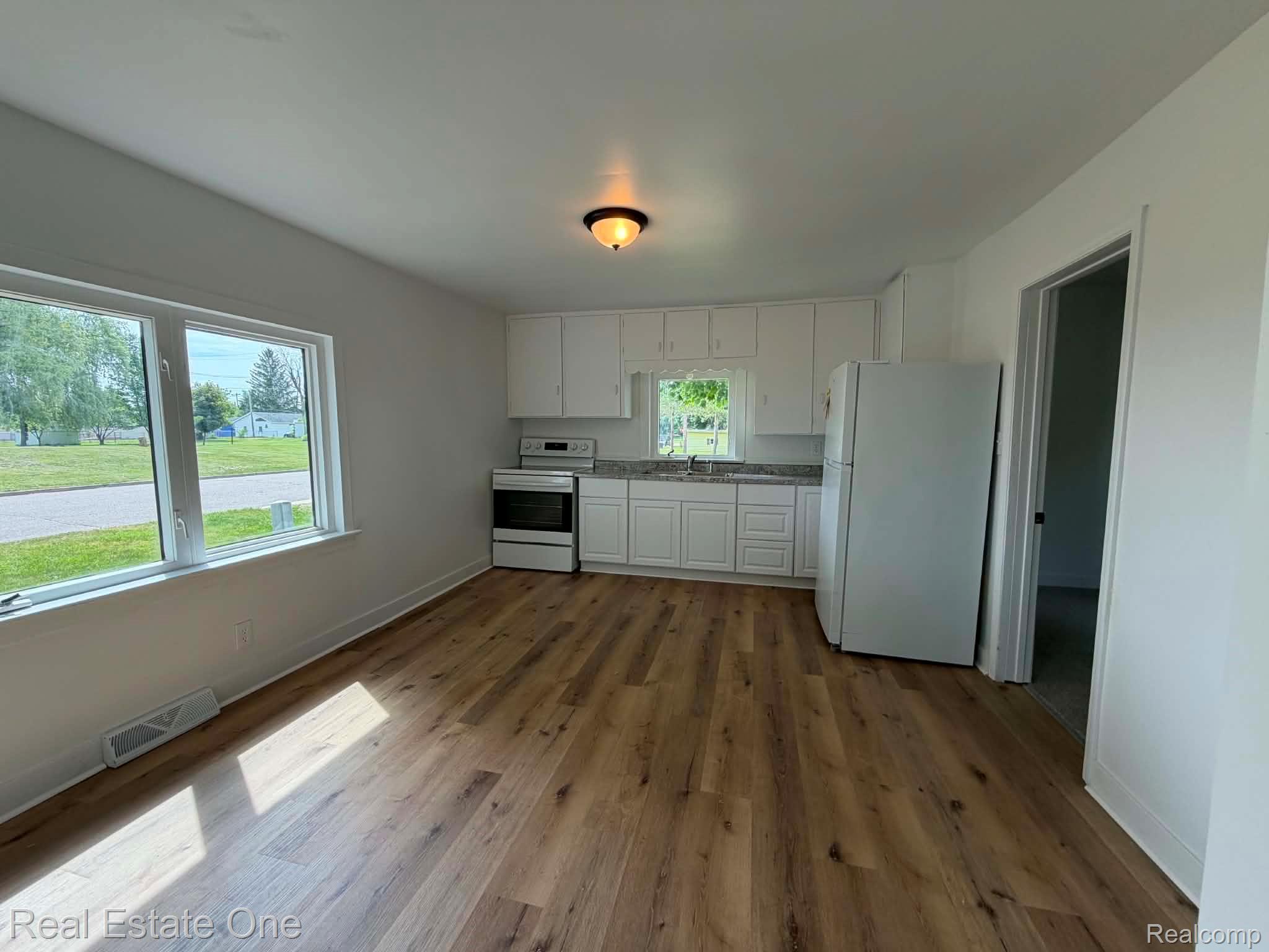 3585 Marcus Street Property Photo 10