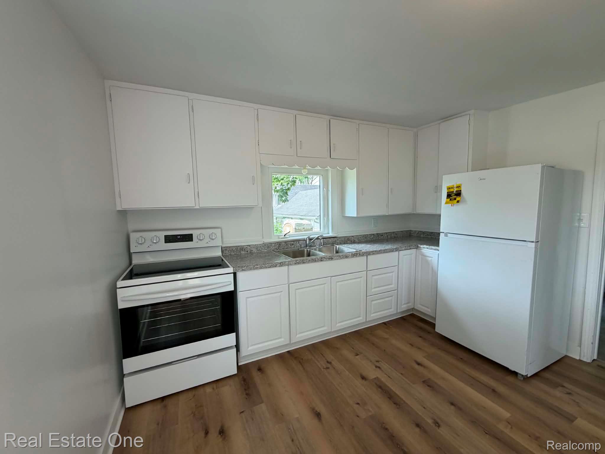 3585 Marcus Street Property Photo 11