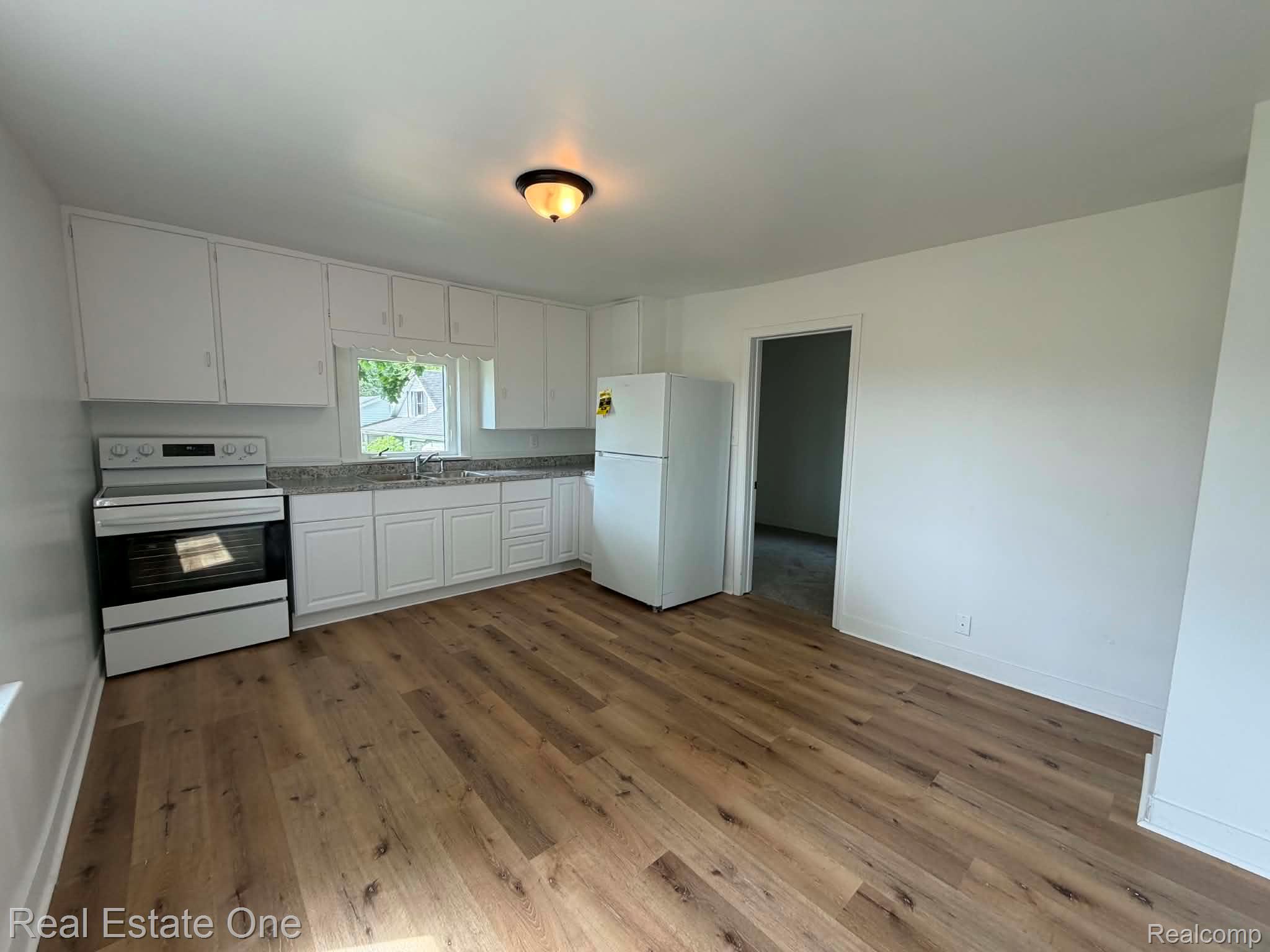 3585 Marcus Street Property Photo 12