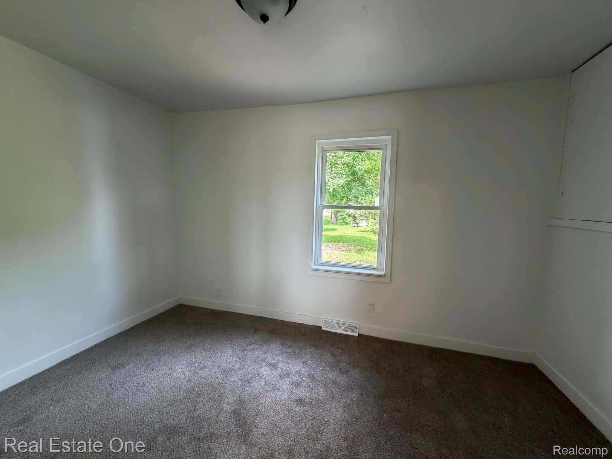 3585 Marcus Street Property Photo 13