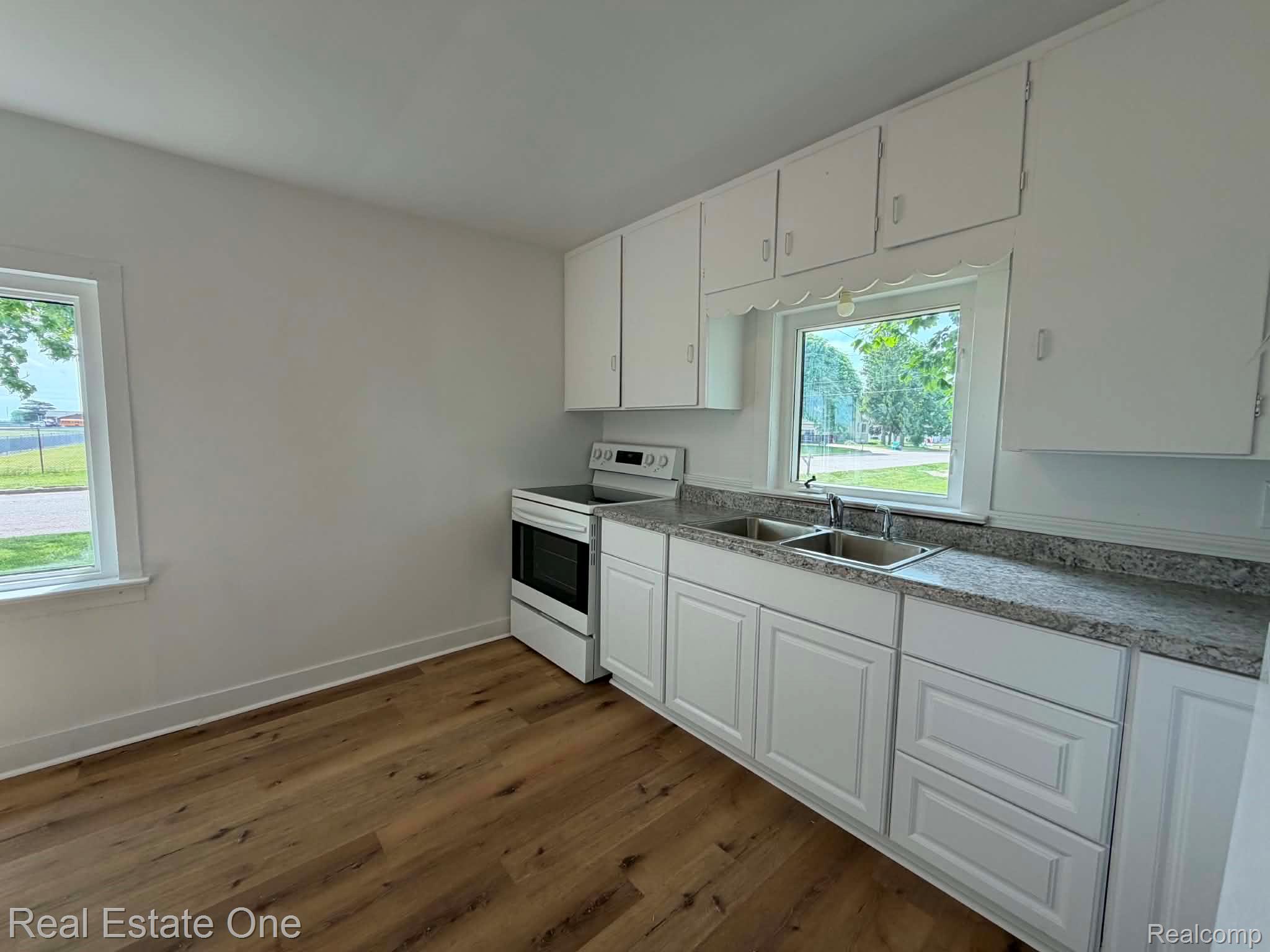 3585 Marcus Street Property Photo 14
